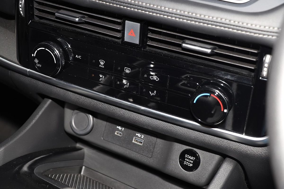 2025 Nissan X-TRAIL ST T33