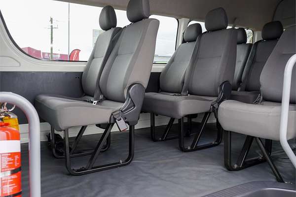 2016 Toyota Hiace Commuter KDH223R