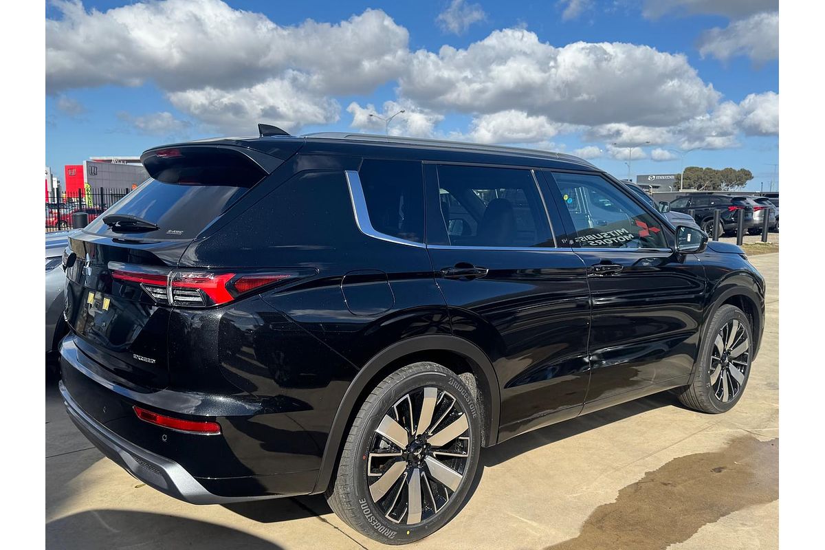 2025 Mitsubishi Outlander Exceed ZM