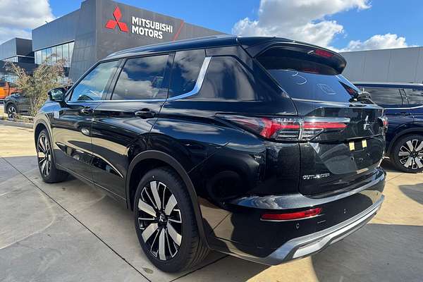 2025 Mitsubishi Outlander Exceed ZM
