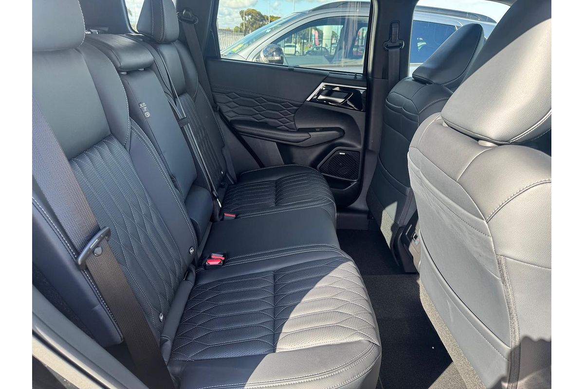 2025 Mitsubishi Outlander Exceed ZM