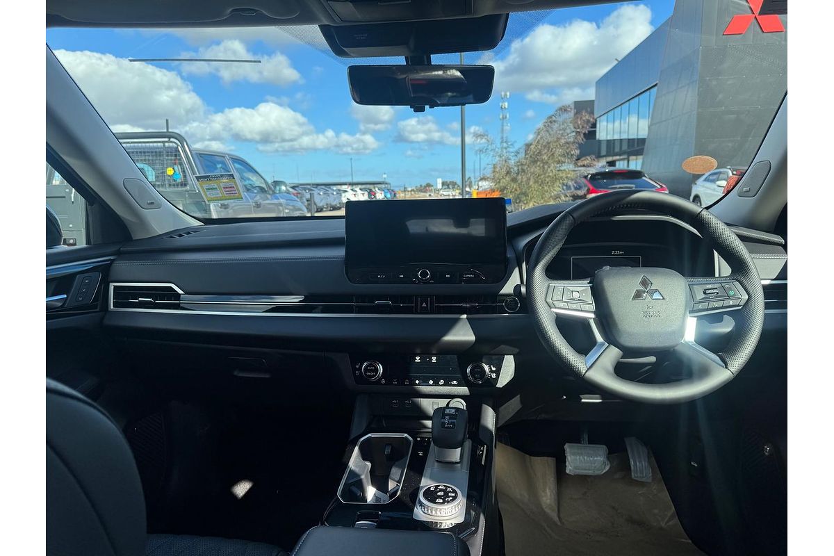 2025 Mitsubishi Outlander Exceed ZM