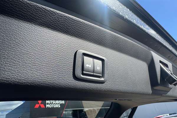 2025 Mitsubishi Outlander Exceed ZM