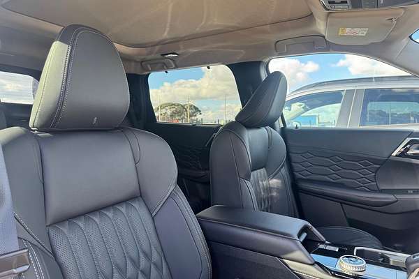 2025 Mitsubishi Outlander Exceed ZM