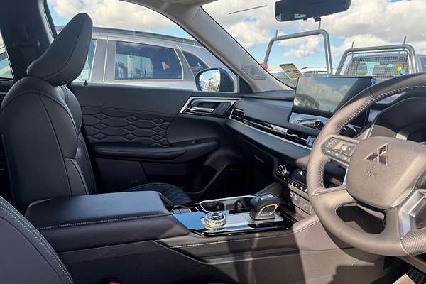 2025 Mitsubishi Outlander Exceed ZM