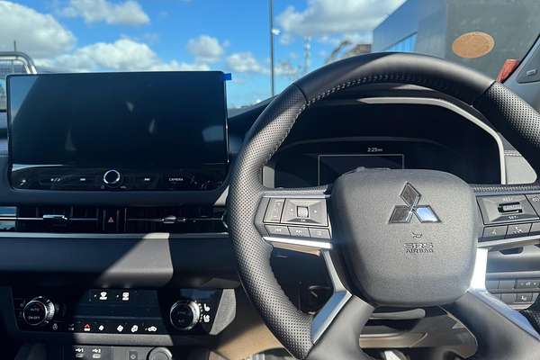 2025 Mitsubishi Outlander Exceed ZM