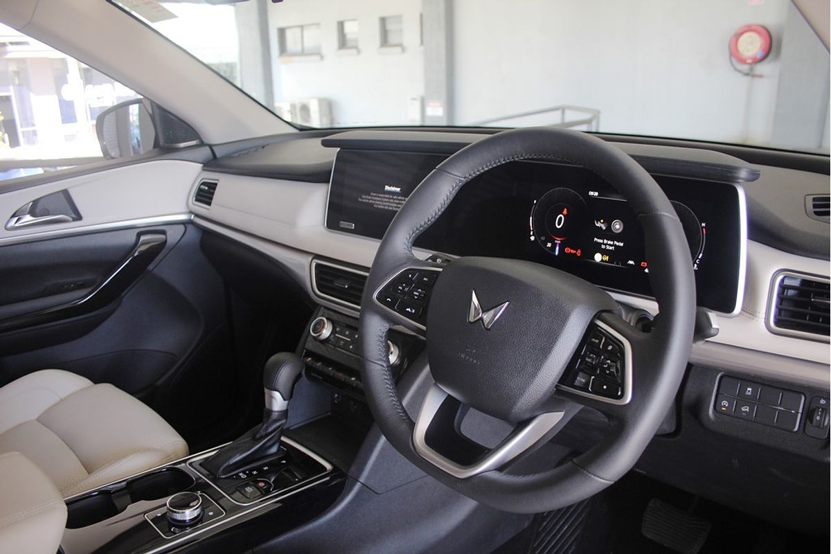 XUV700 AX7L