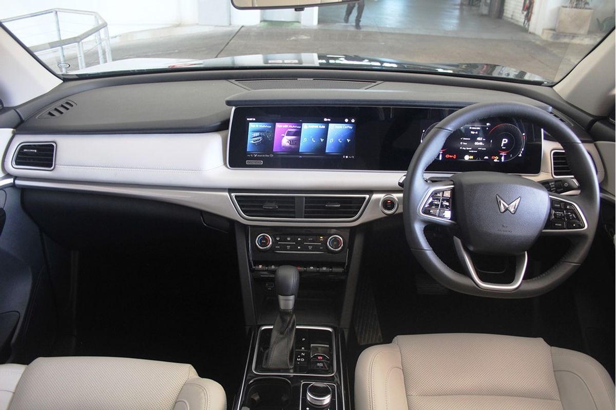 XUV700 AX7L