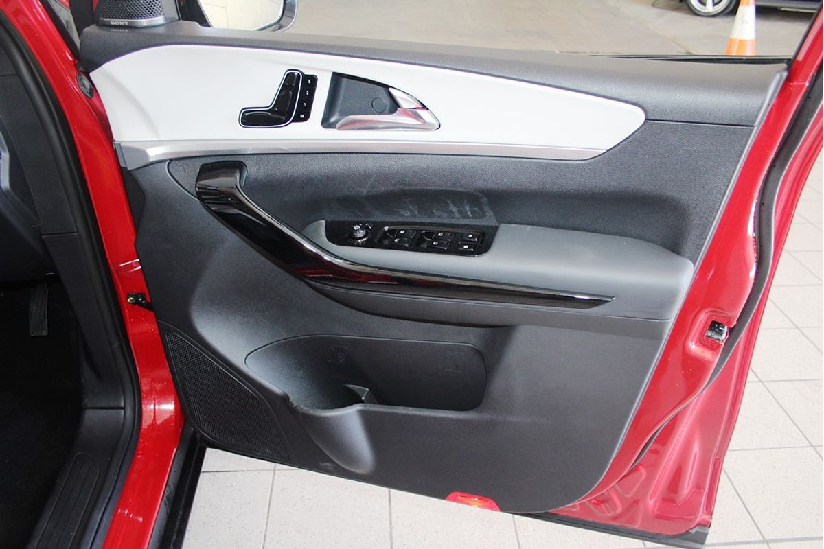 XUV700 AX7L
