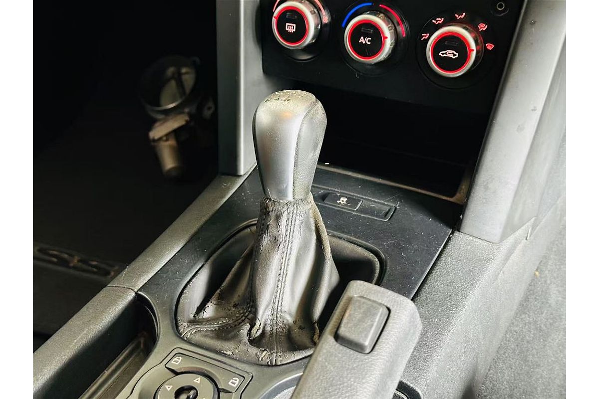 COMMODORE VE SS 6.0L V8 MULTI POINT F/INJ 6 SP MANUAL UTILITY