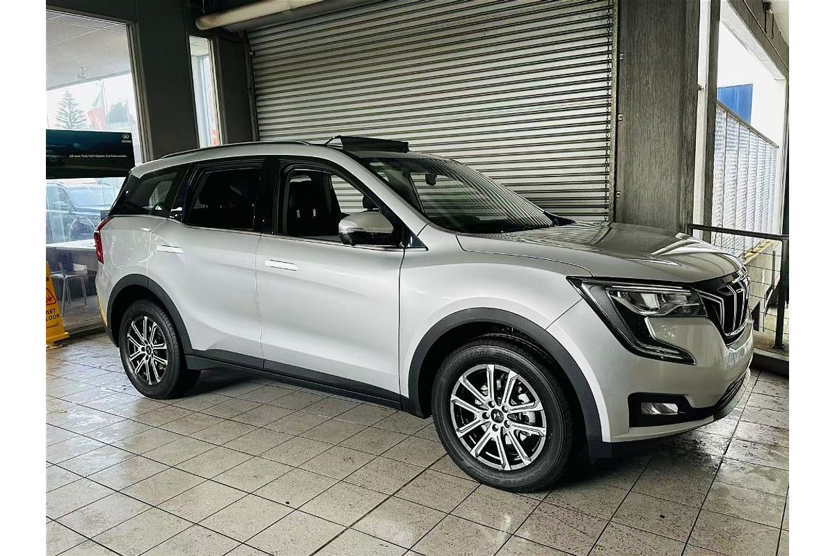 XUV700 AX7 L PET AT 7 SEATER BLK