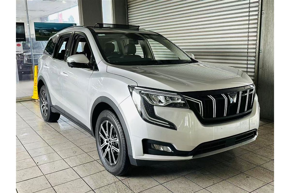 XUV700 AX7 L PET AT 7 SEATER BLK