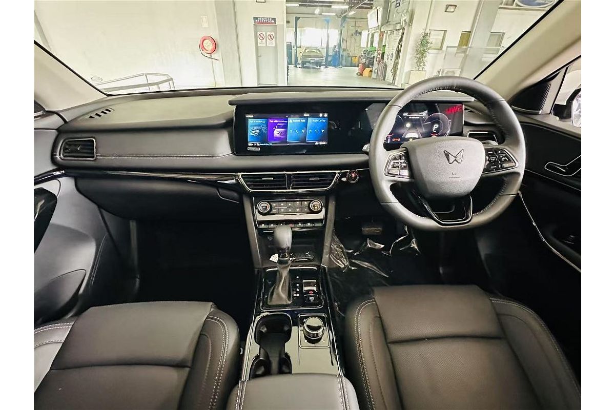 XUV700 AX7 L PET AT 7 SEATER BLK