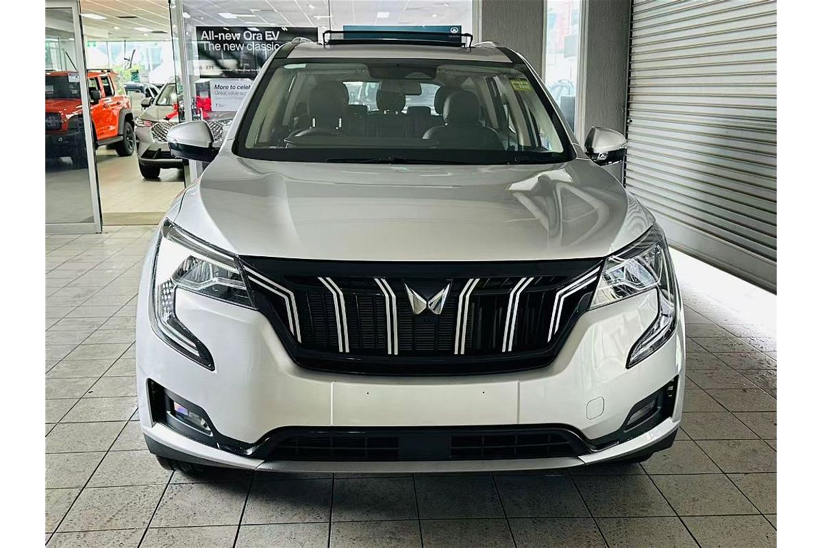 XUV700 AX7 L PET AT 7 SEATER BLK