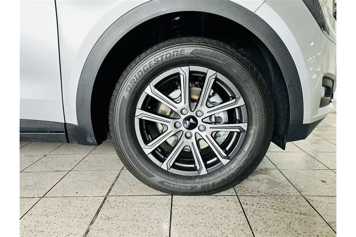XUV700 AX7 L PET AT 7 SEATER BLK