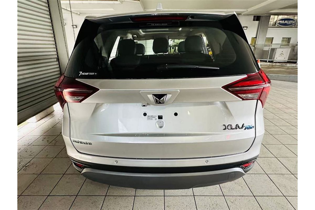 XUV700 AX7 L PET AT 7 SEATER BLK