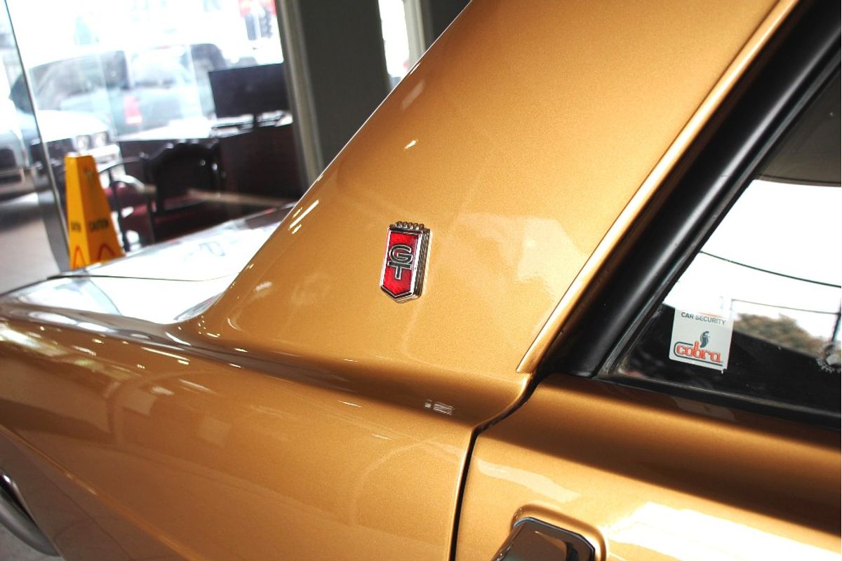 FALCON XR GOLD MANUAL SEDAN