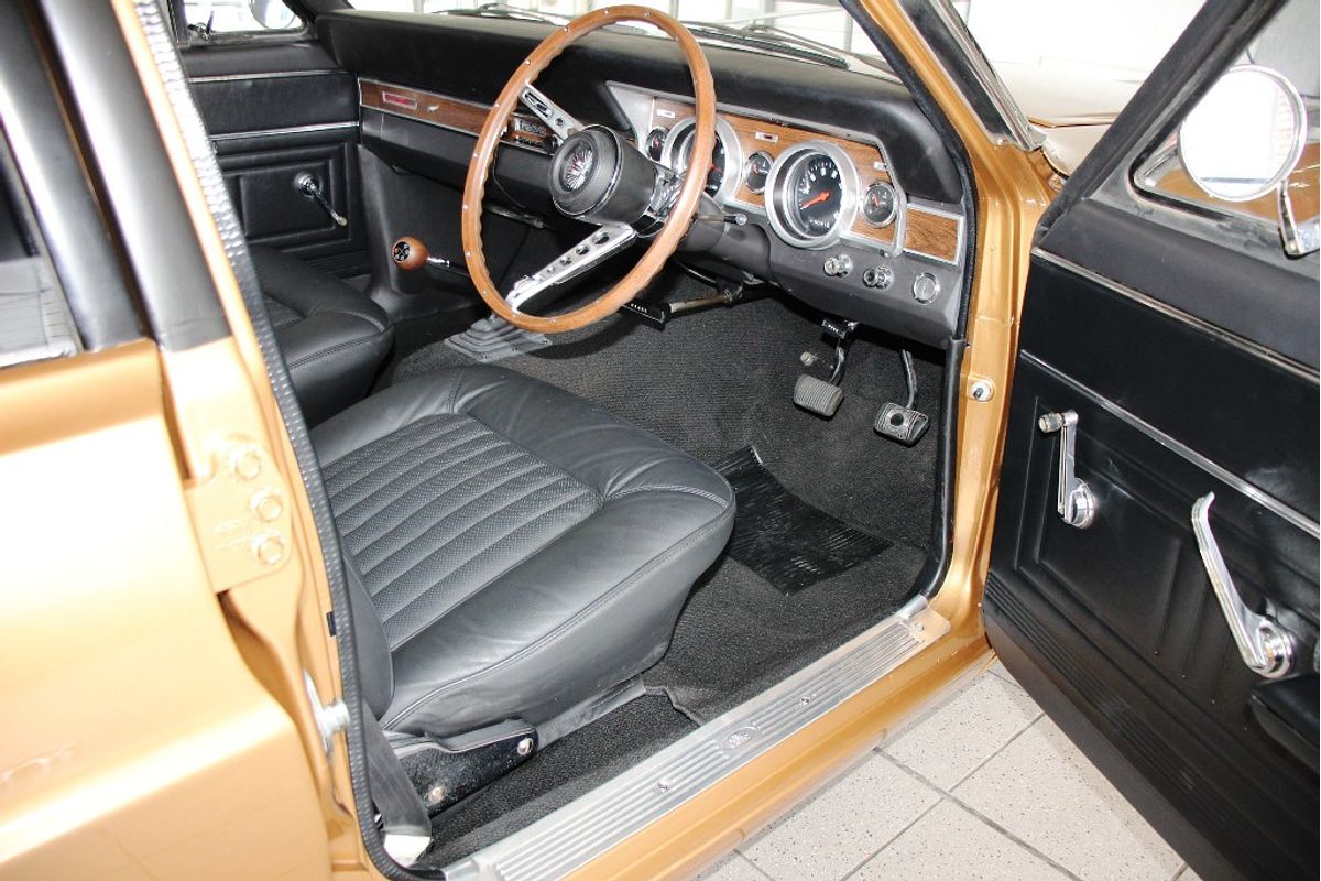 FALCON XR GOLD MANUAL SEDAN