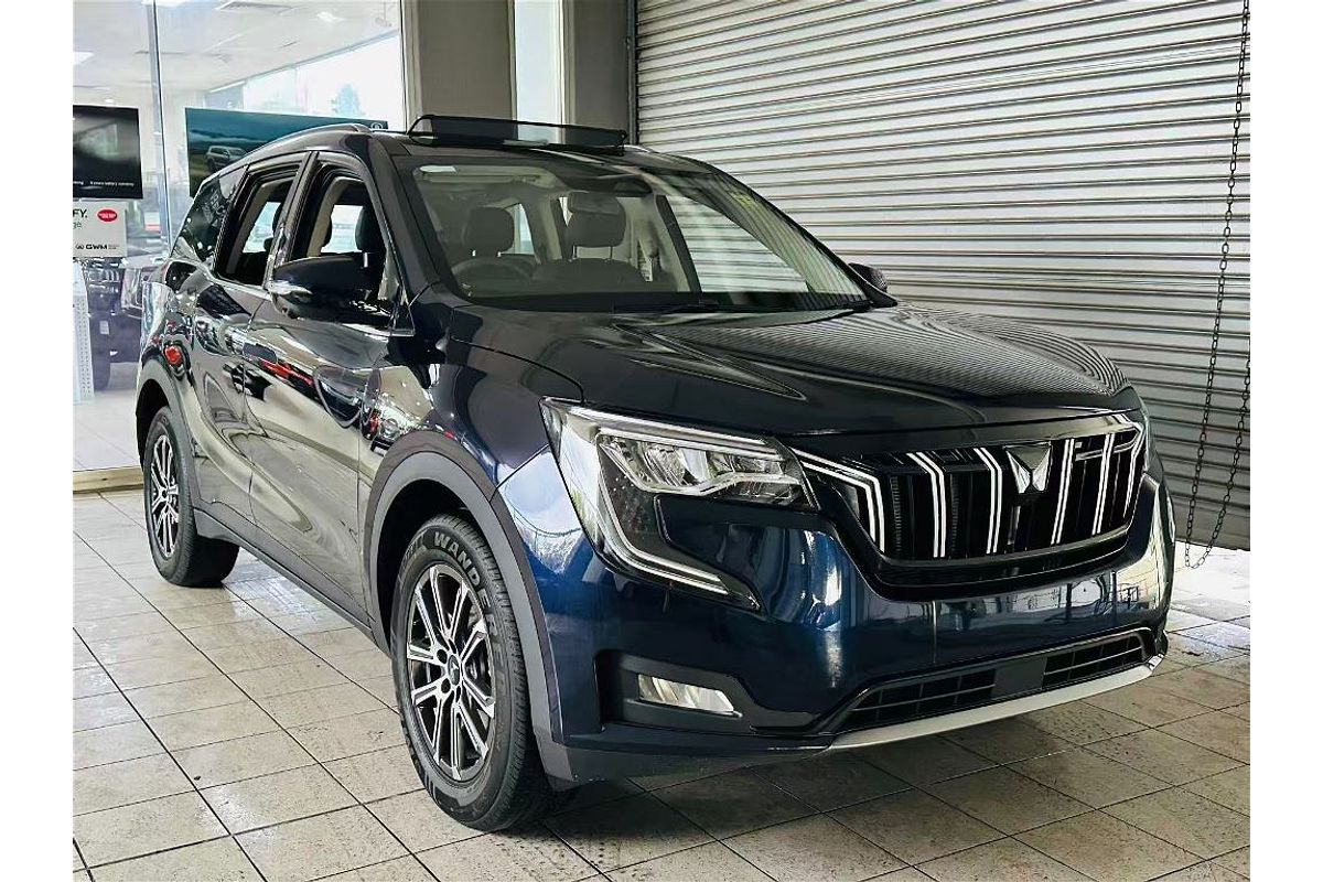XUV700 AX7 L PET AT 7 SEATER BLK