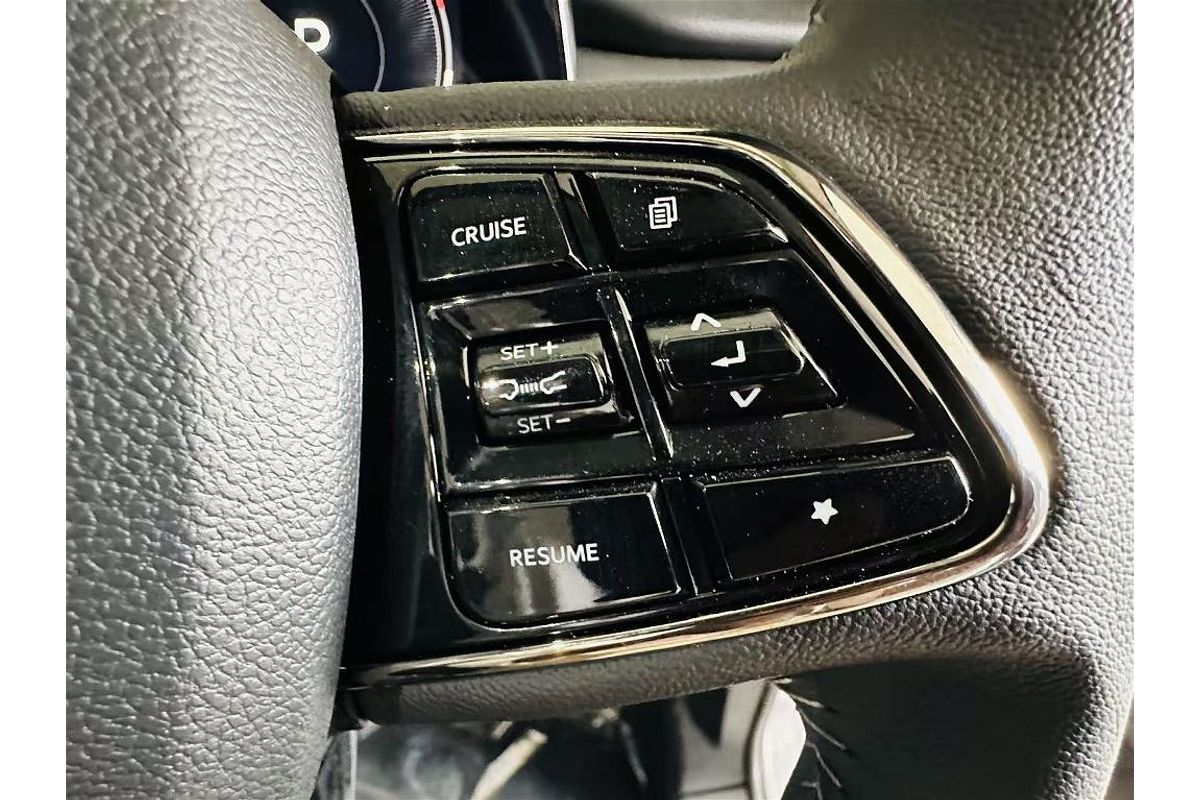 XUV700 AX7 L PET AT 7 SEATER BLK