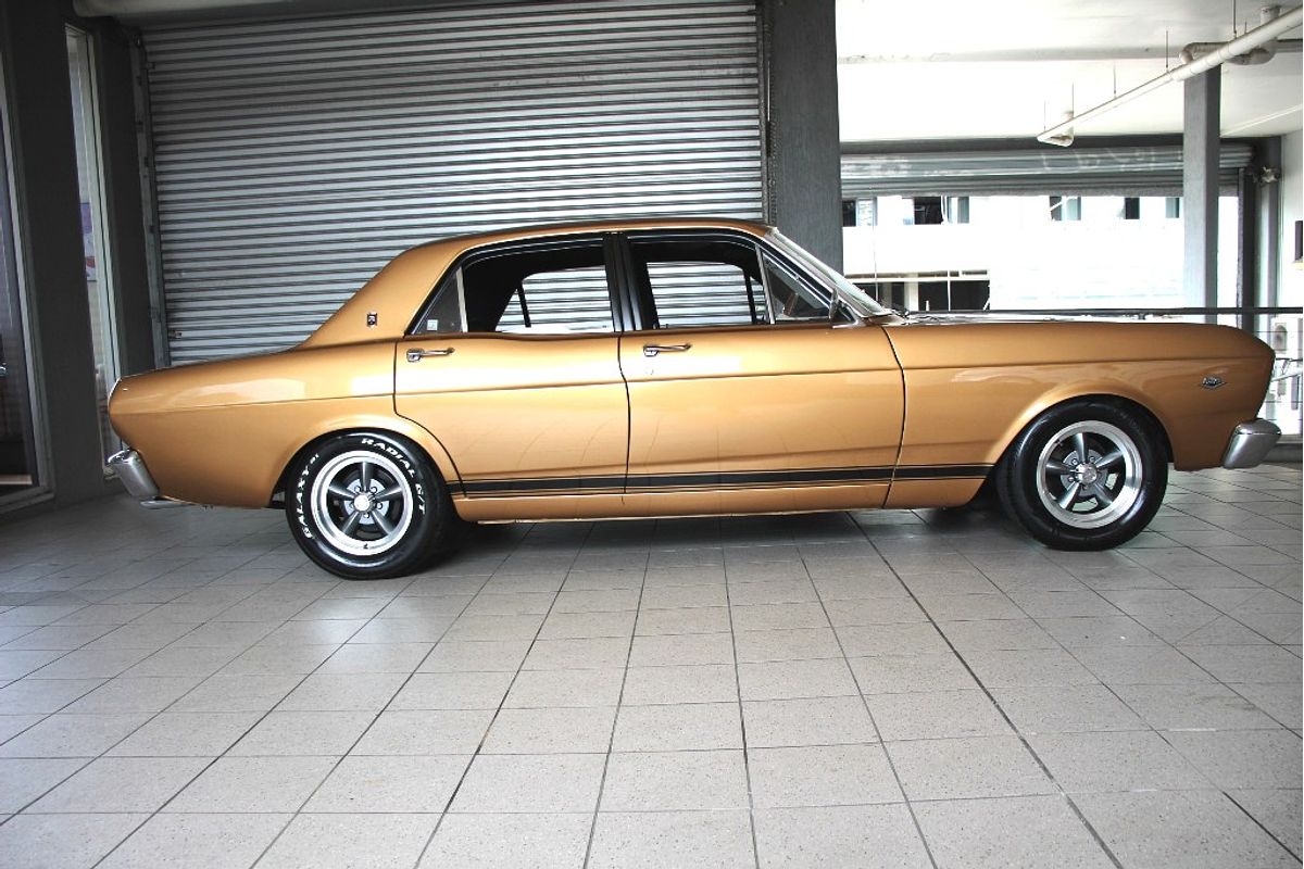 FALCON XR GOLD MANUAL SEDAN