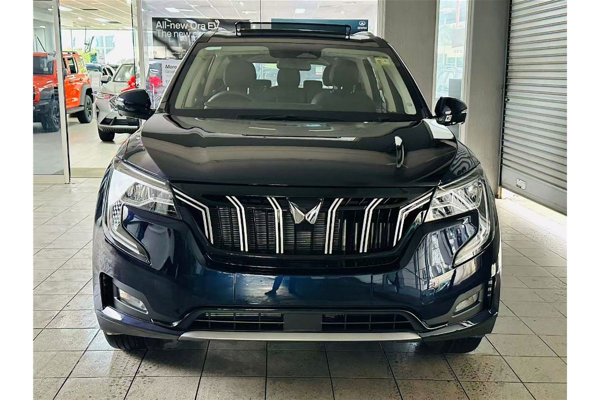 XUV700 AX7 L PET AT 7 SEATER BLK