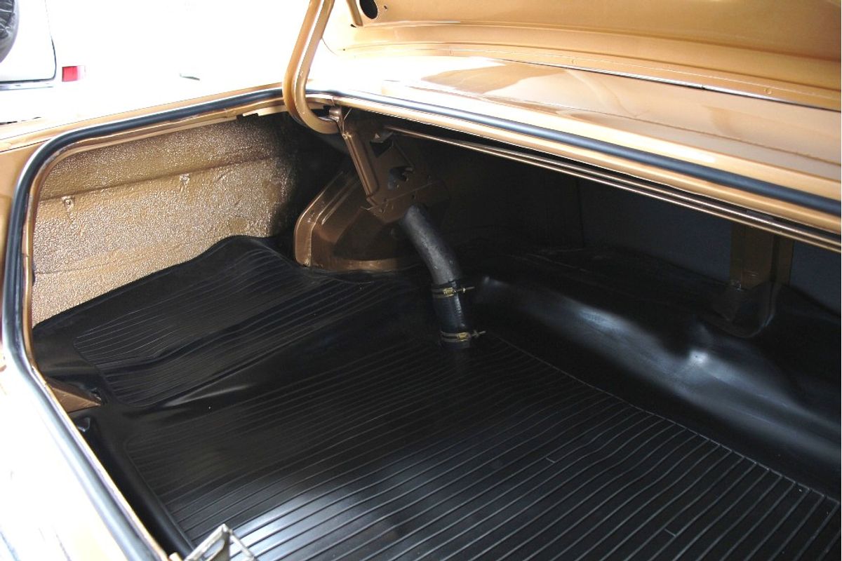 FALCON XR GOLD MANUAL SEDAN