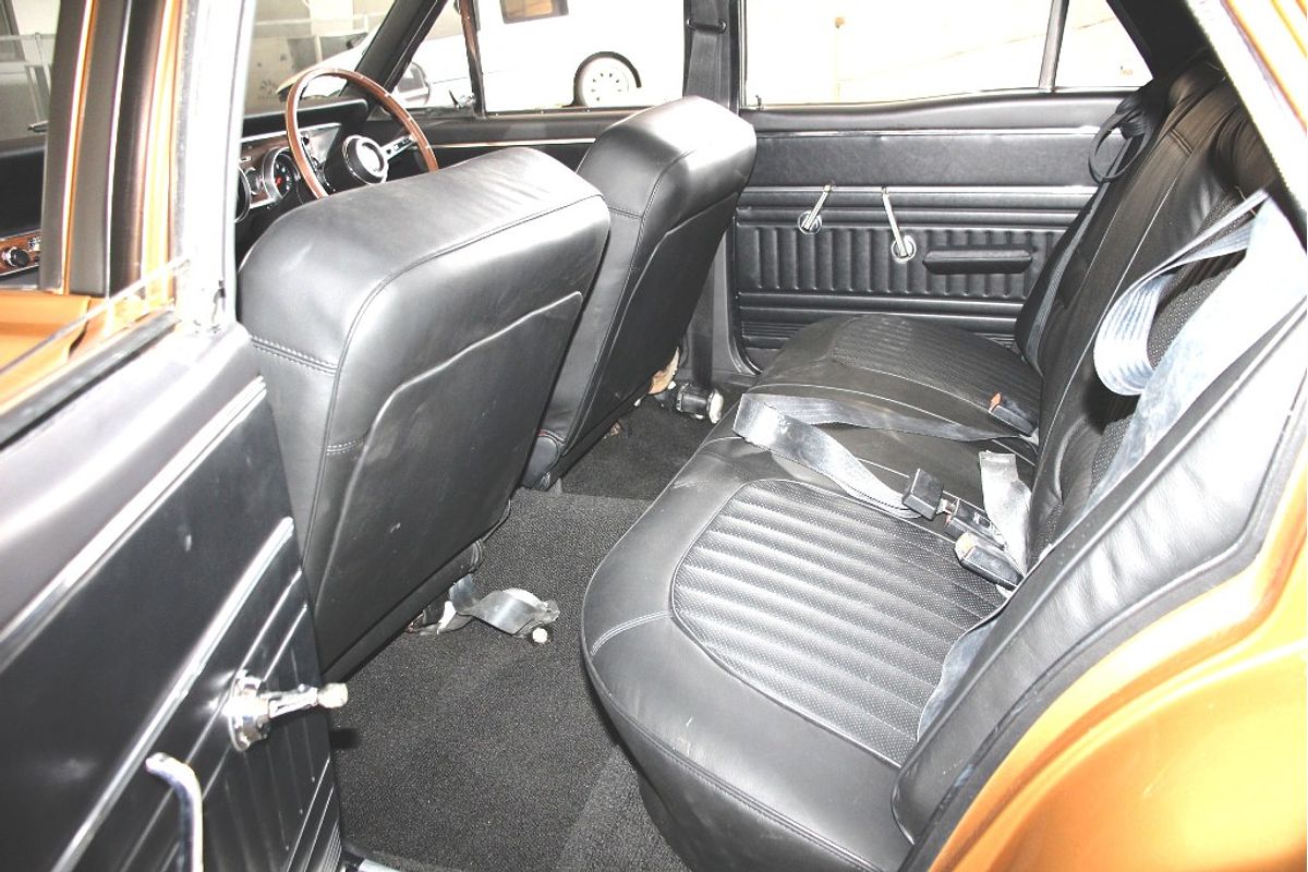 FALCON XR GOLD MANUAL SEDAN