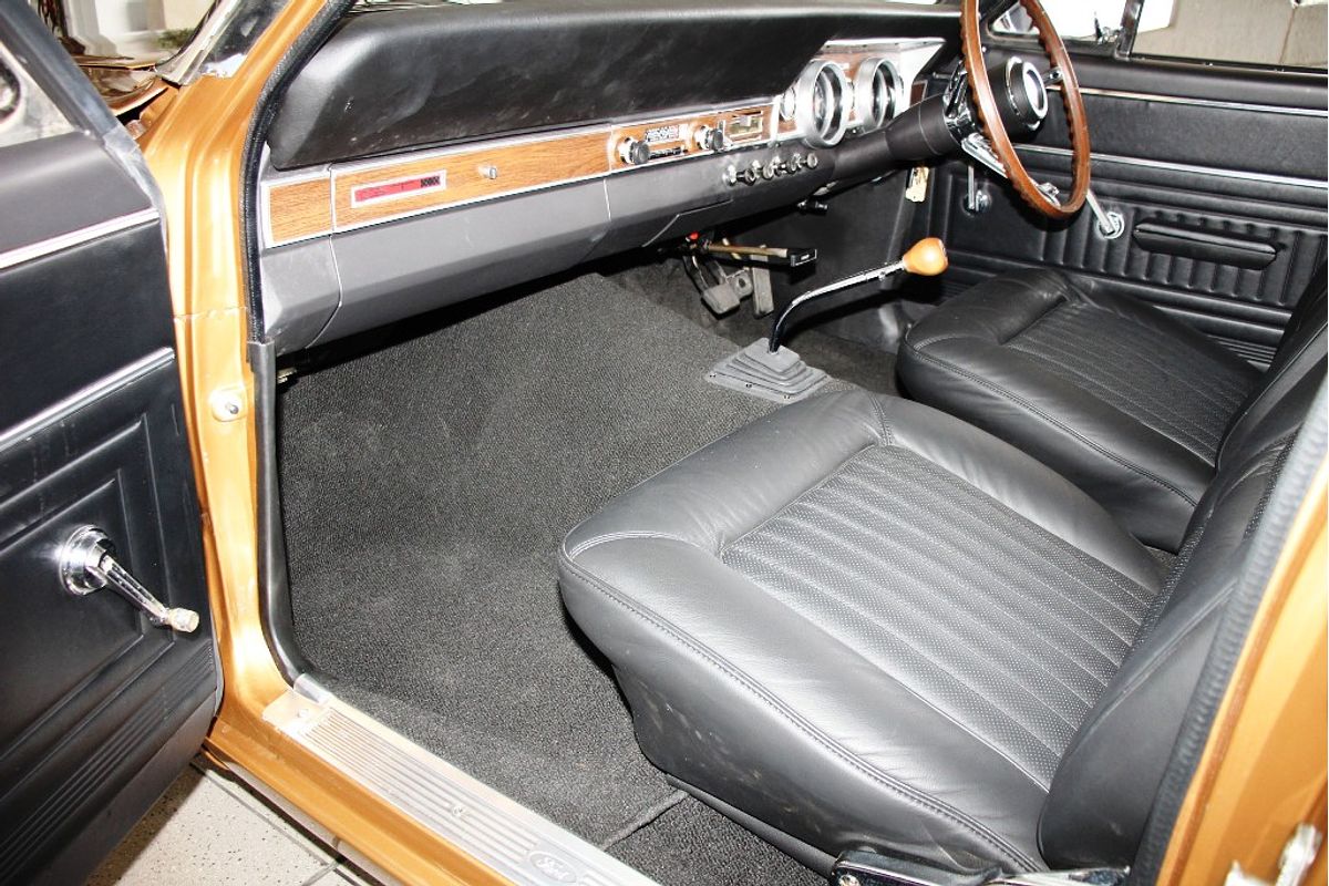 FALCON XR GOLD MANUAL SEDAN