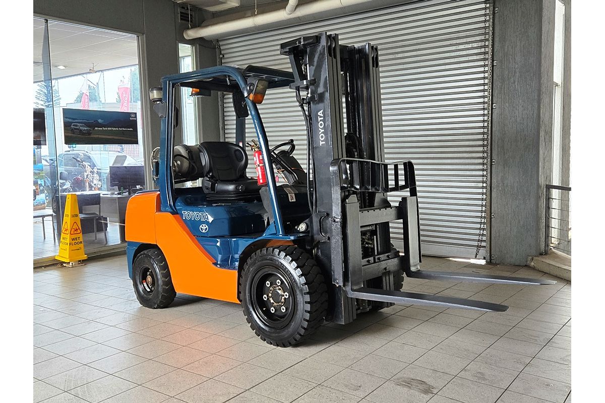 TOYOTA FORKLIFT