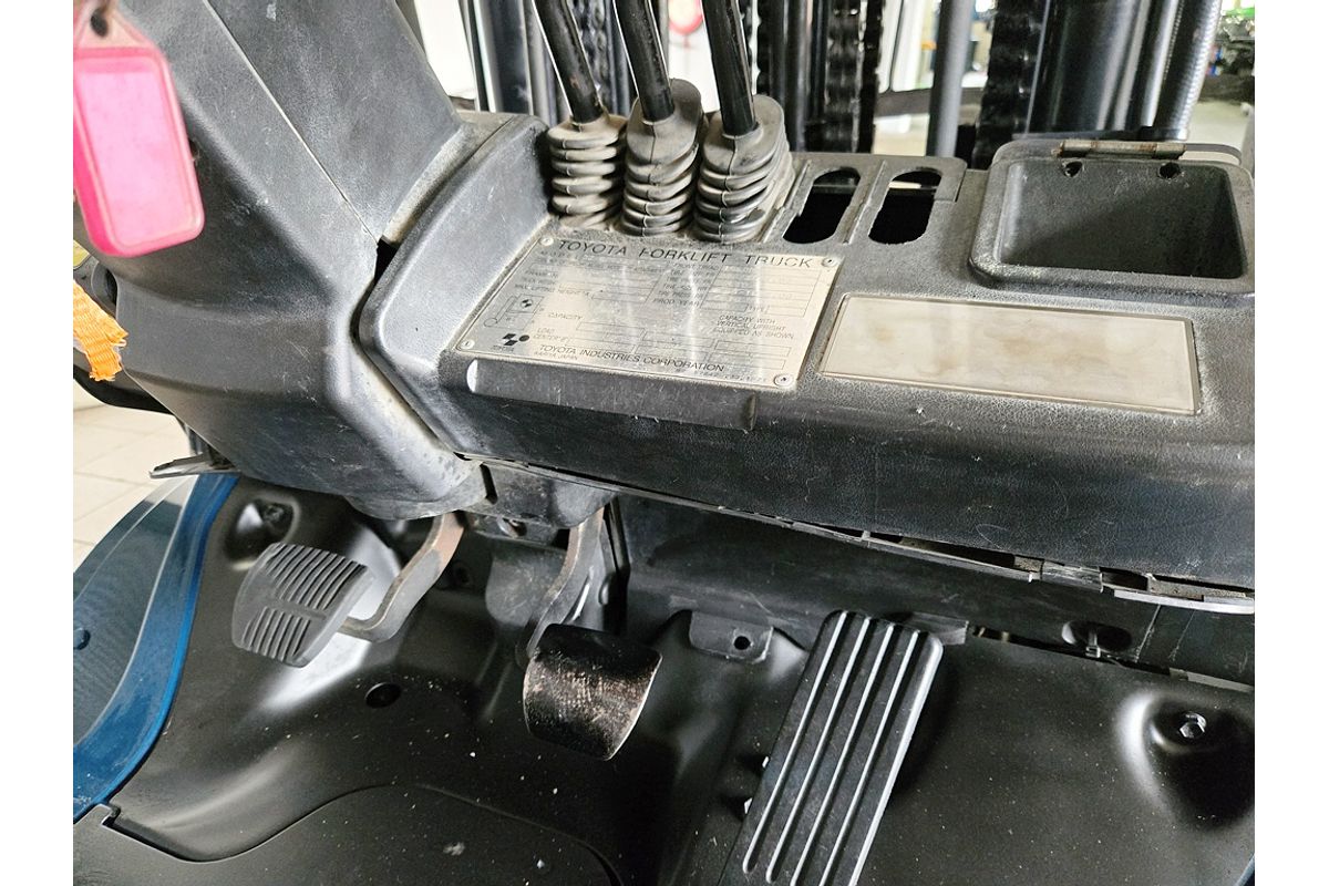 TOYOTA FORKLIFT