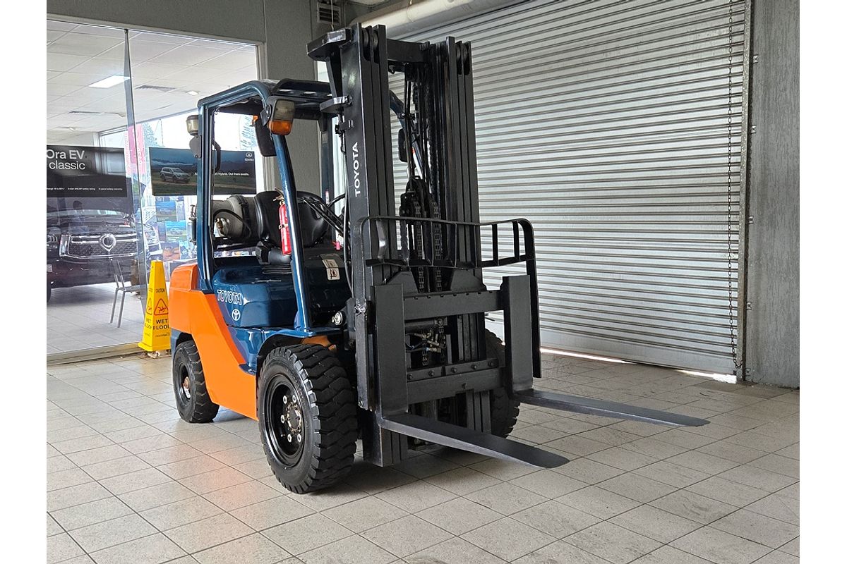 TOYOTA FORKLIFT