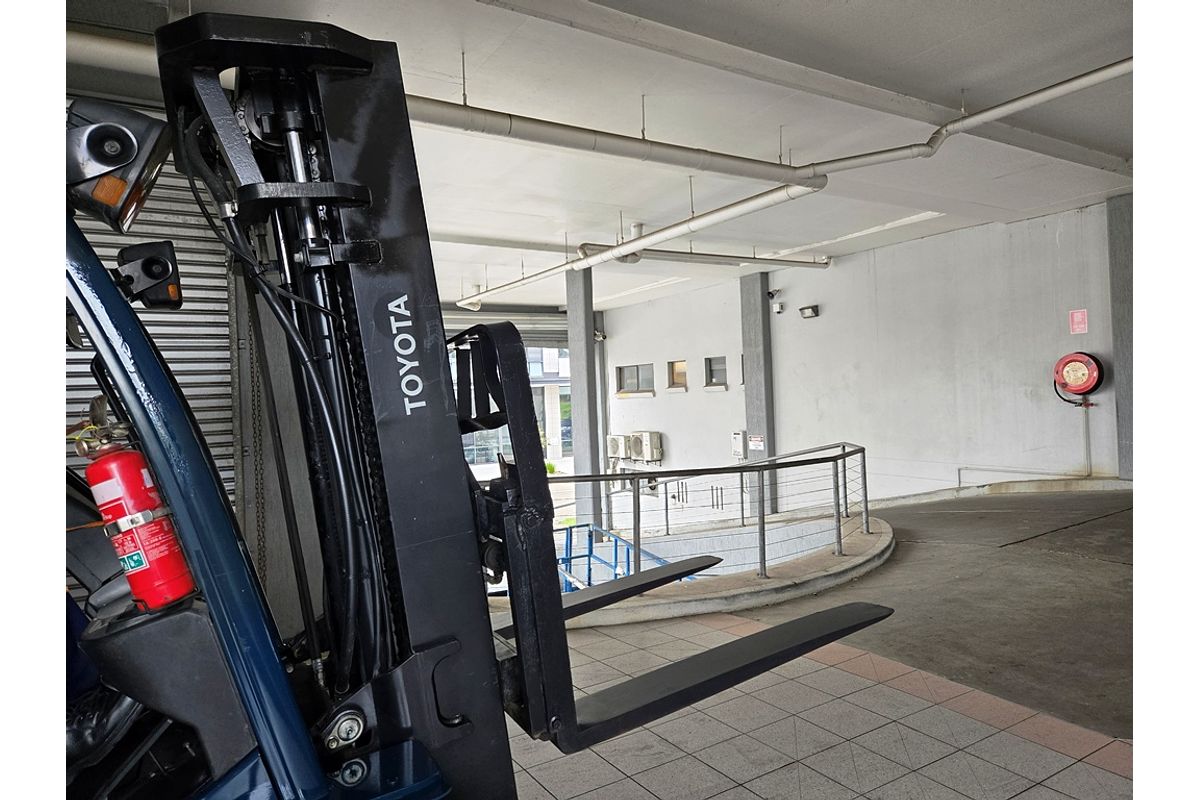 TOYOTA FORKLIFT