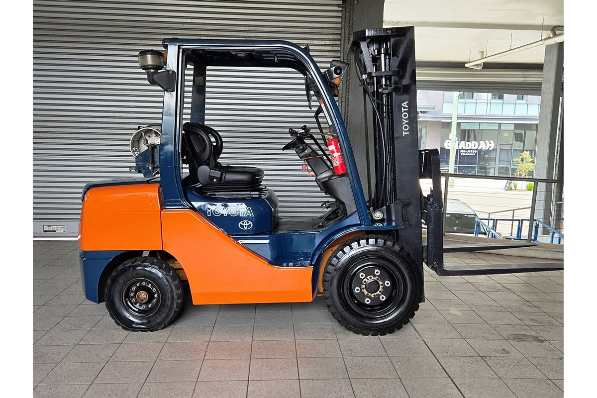 TOYOTA FORKLIFT