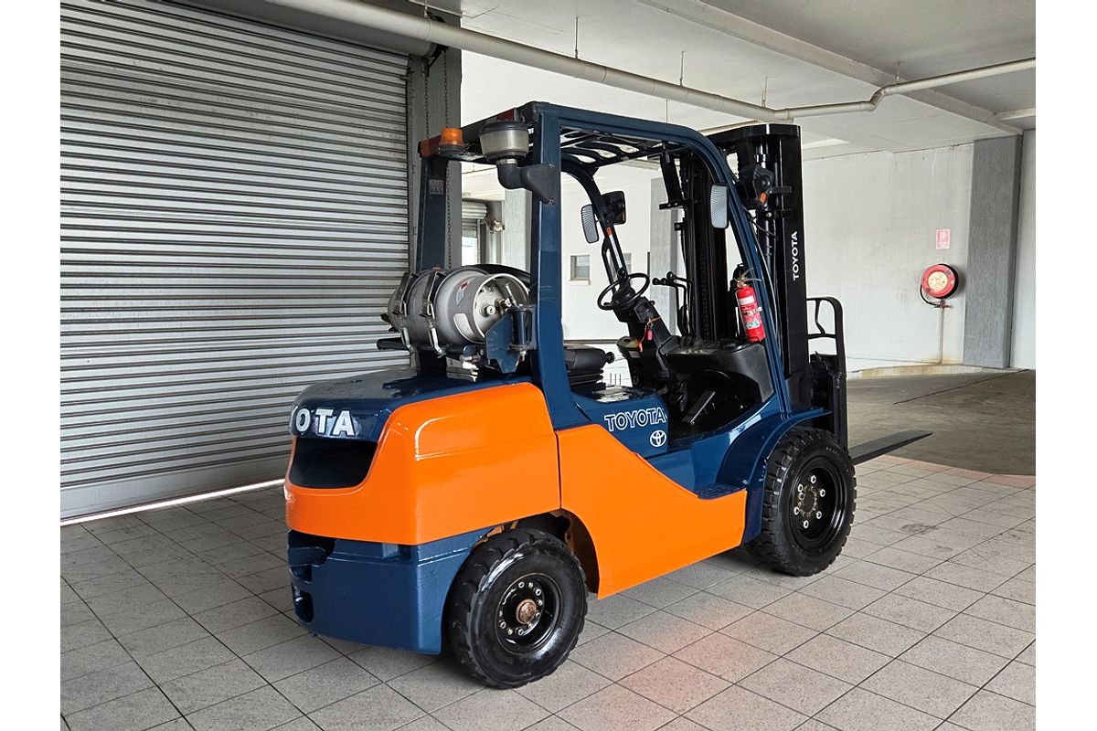TOYOTA FORKLIFT