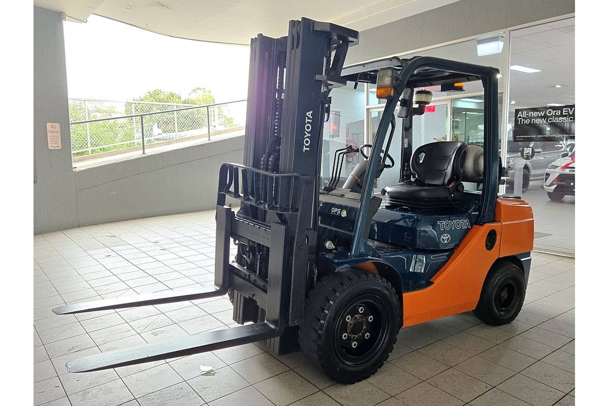 TOYOTA FORKLIFT