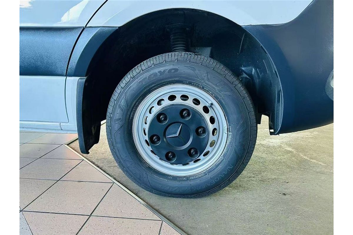 SPRINTER 516 CDI LWB TURBO DIESEL AUTOMATIC CAB CHASSIS