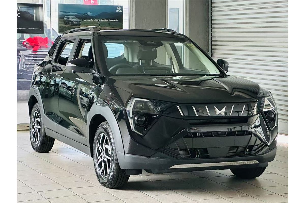 XUV 3X0 AX5L