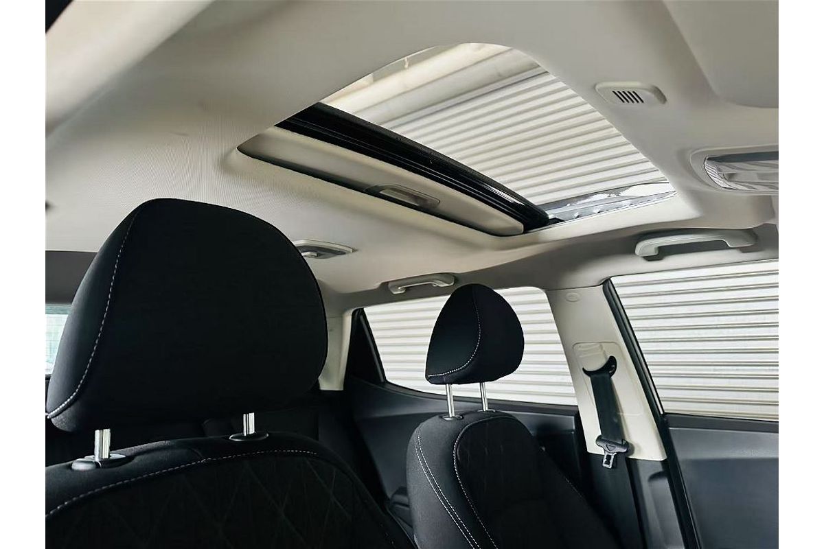 XUV 3X0 AX5L