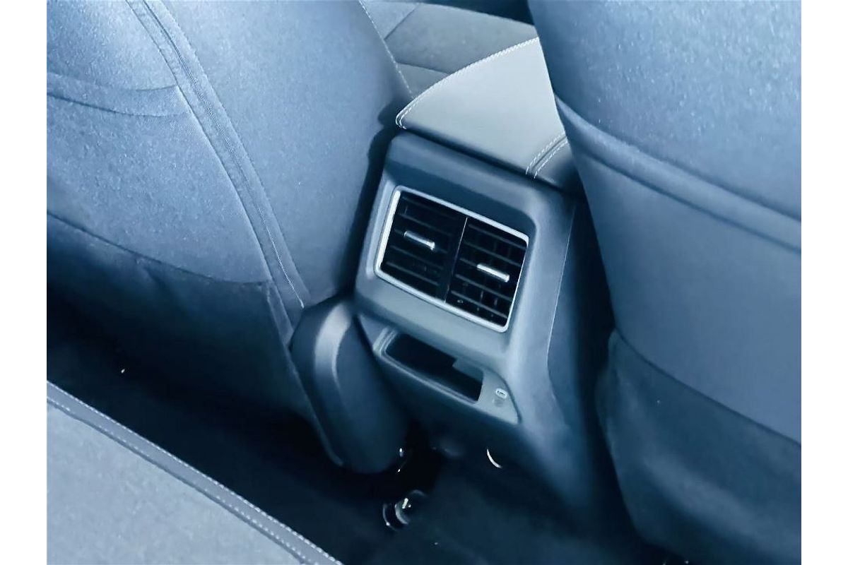 XUV 3X0 AX5L