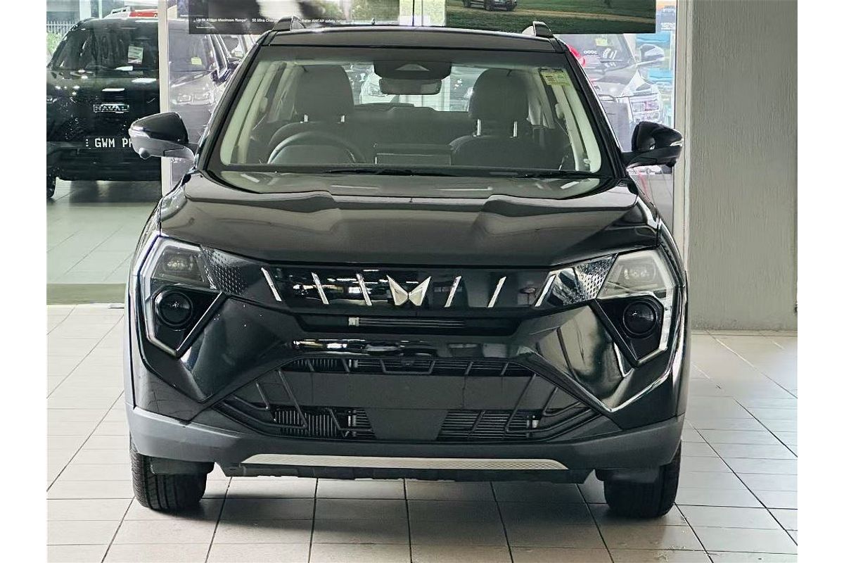 XUV 3X0 AX5L