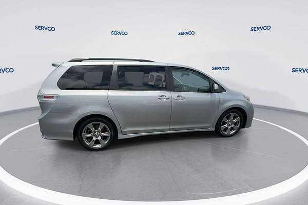 2018 Toyota SIENNA SE Premium