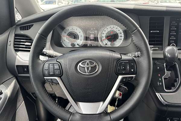 2018 Toyota SIENNA SE Premium