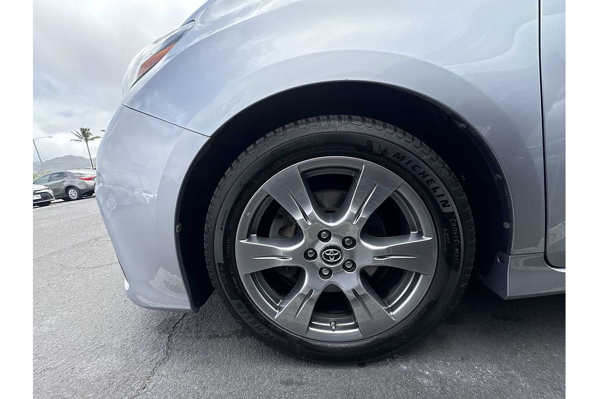2018 Toyota SIENNA SE Premium