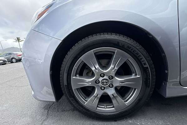 2018 Toyota SIENNA SE Premium