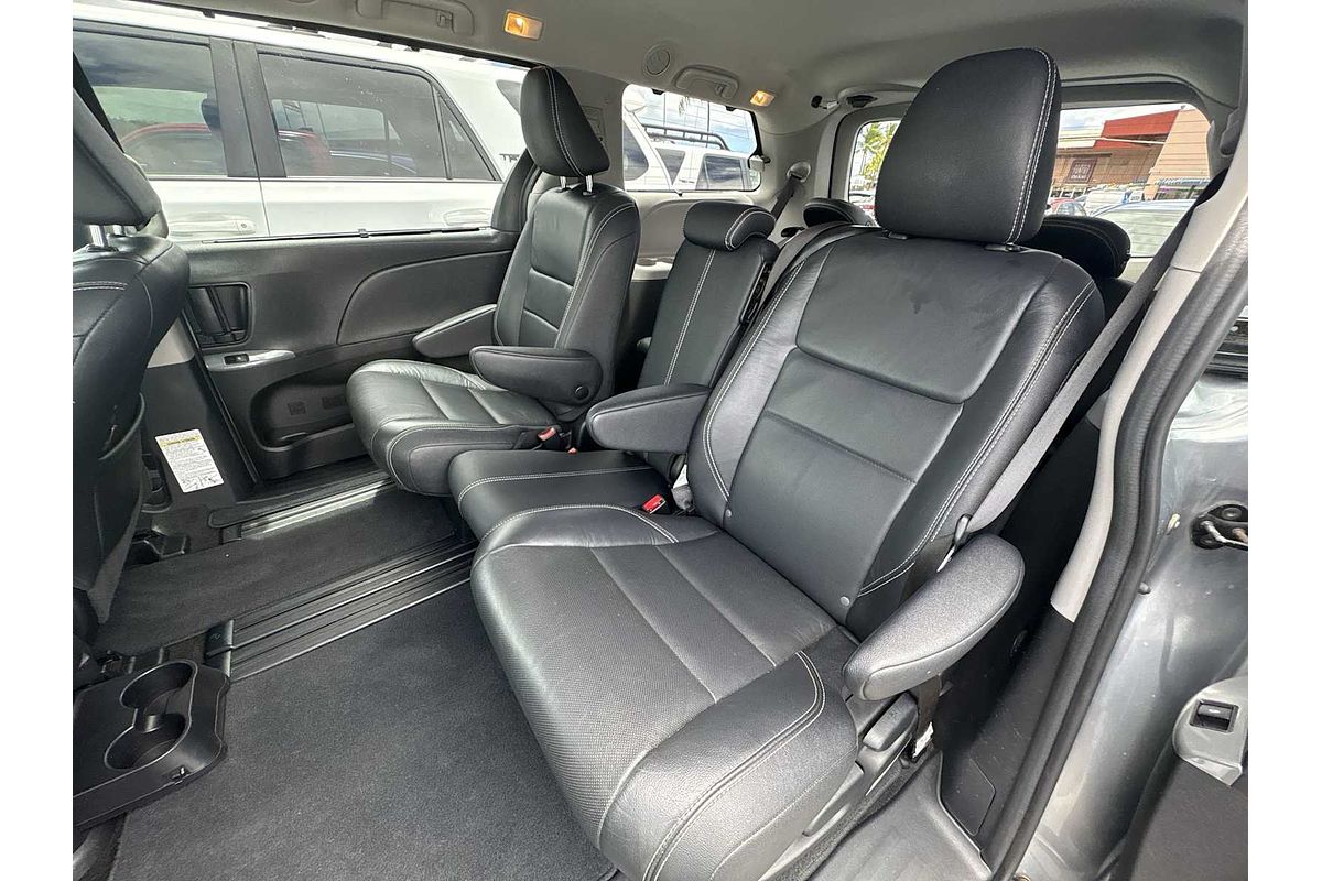2018 Toyota SIENNA SE Premium