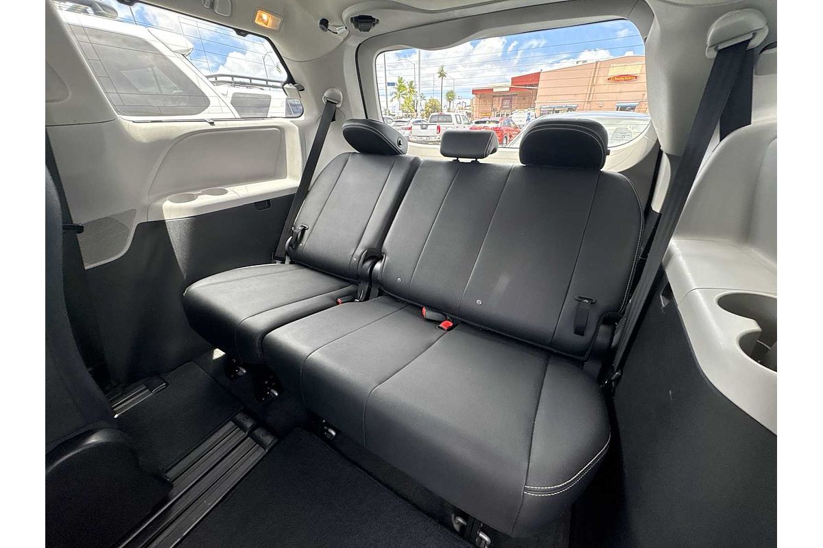 2018 Toyota SIENNA SE Premium