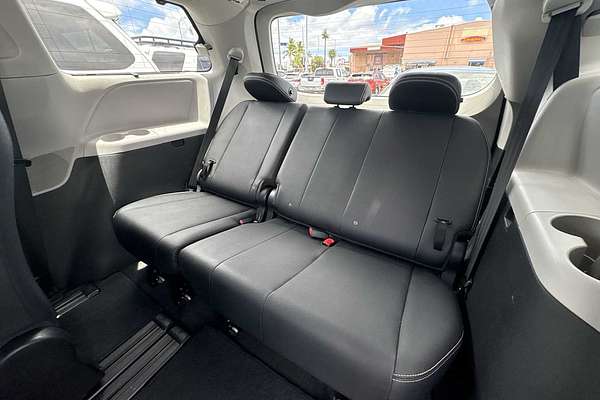 2018 Toyota SIENNA SE Premium