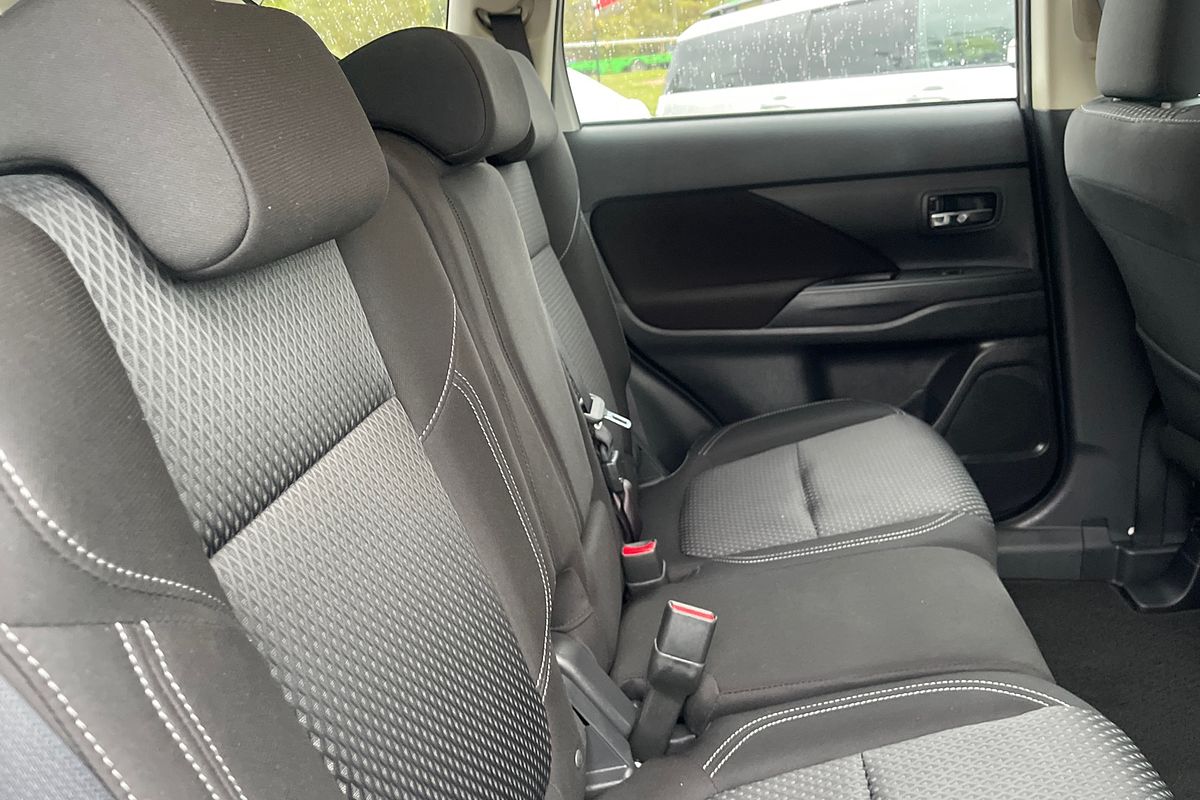 2021 Mitsubishi Outlander ES ZL