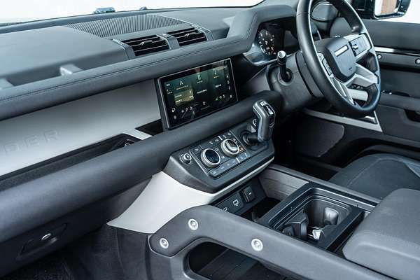 2022 Land Rover Defender 110 D300 SE L663